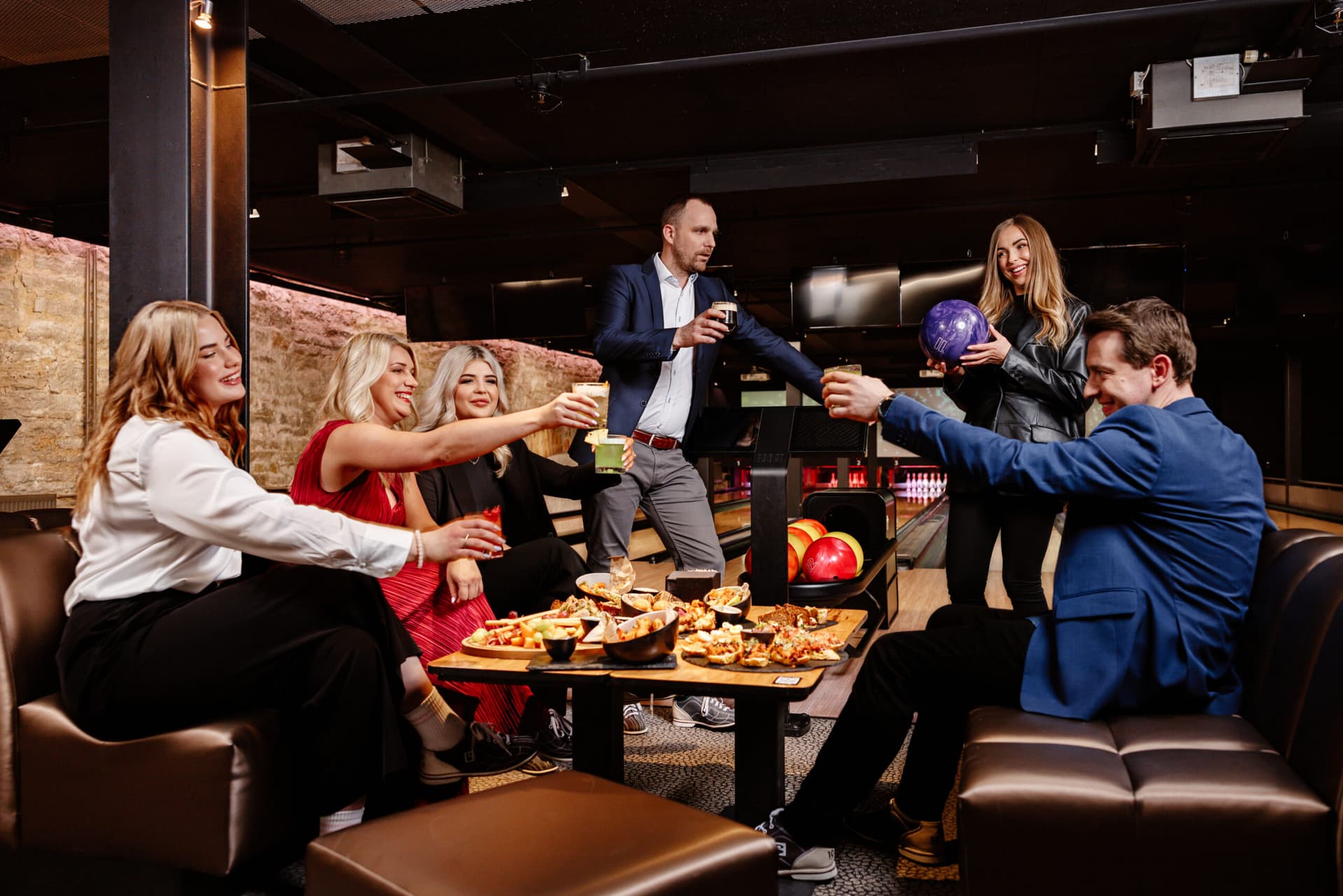 Kuulsaal Kesklinn Bowlingu peopakteid täiskasvanutele ja firmadele - Image 1